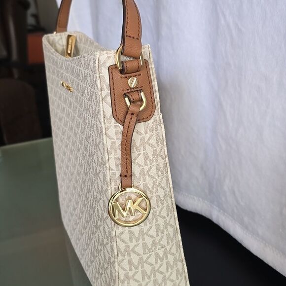 Michael Kors Jet Set Travel Large Logo Messenger Bag Vanilla - Picture 3 of 6